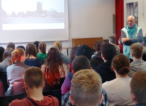 Vorträge für Kinder- und Jugendgruppen- sowie Schulklassen über Köln mit Gehalt bietet Köln-Blick mit Günter Leitner an.